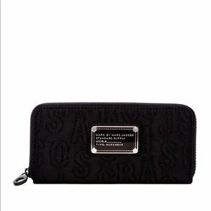 MARC JACOBS NYLON LOGO PLATE ZIP AROUND WALLET